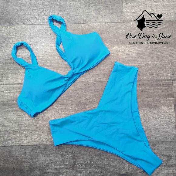 Charmleaks High Cut Cheeky Bikini Swimsuit Size M - Picture 1 of 3